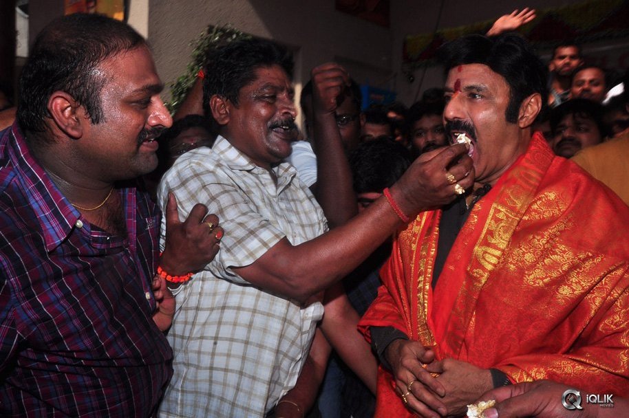 Balakrishna-at-Bramaramba-Theatre-To-Watch-Lion